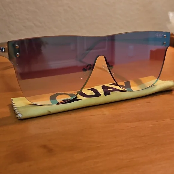 Quay Blue Gradient Sunglasses - Picture 4 of 5